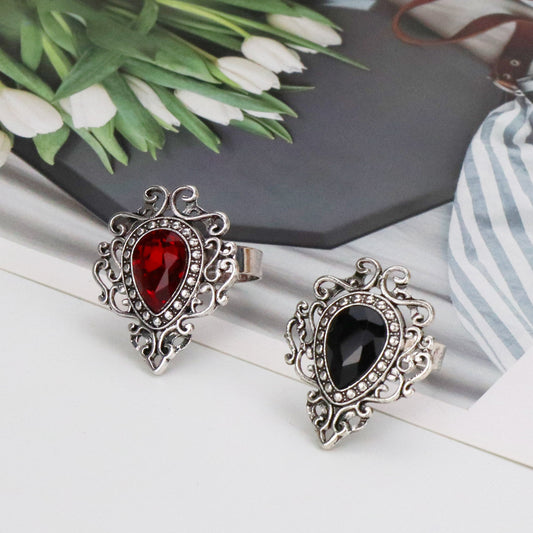 Retro Hollow Pattern Diamond Ring